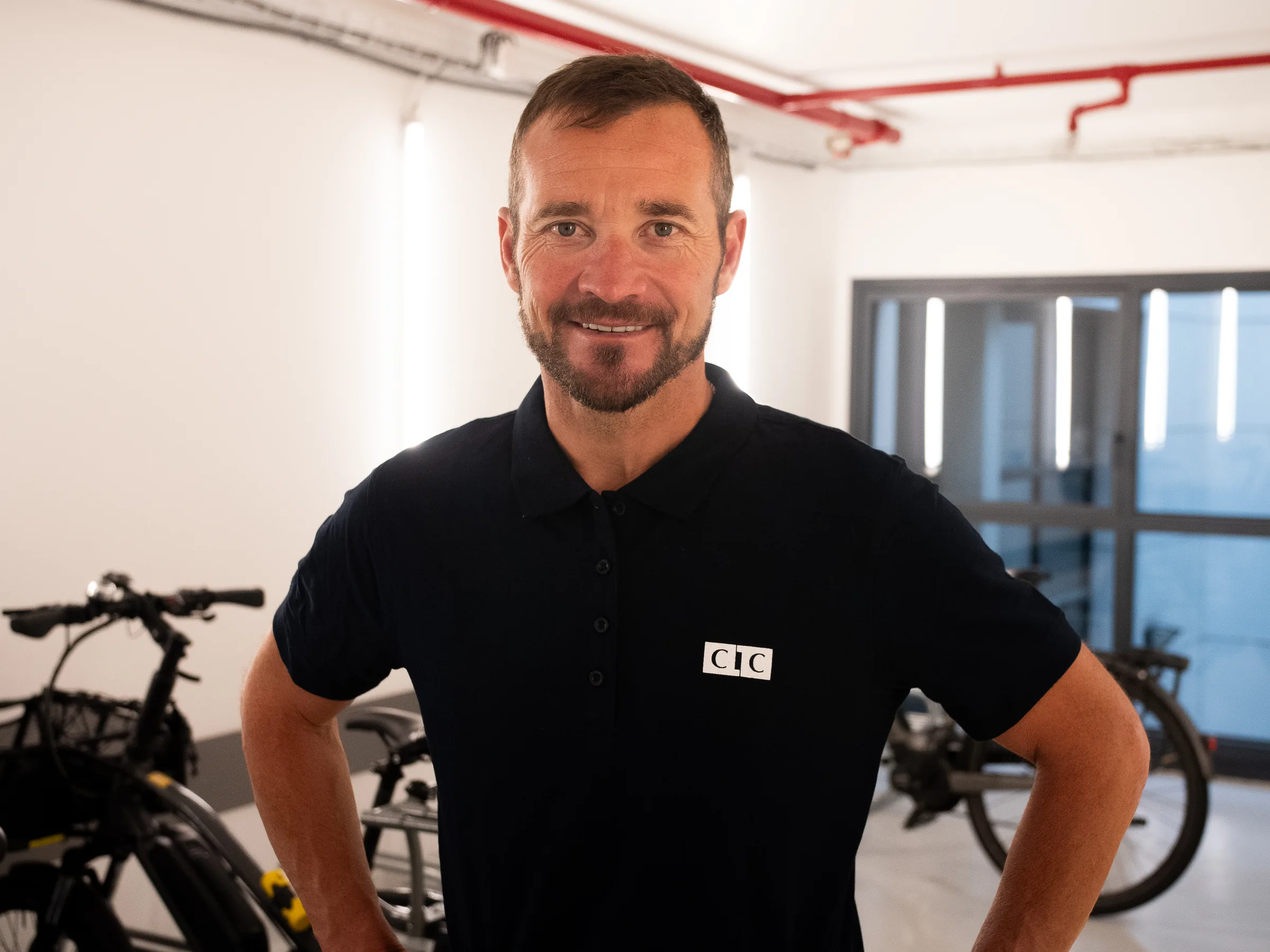 Portrait de Thomas Voeckler dans un atelier de cycles